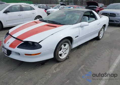 1997 Chevrolet Camaro Z28 из США, поврежденный, VIN 2G1FP22P2V2111000